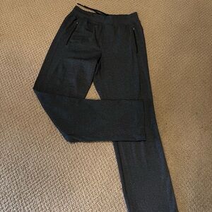 Lululemon Size M, MENS Jogger LIKE NEW - Comfortable . Lightly used!
